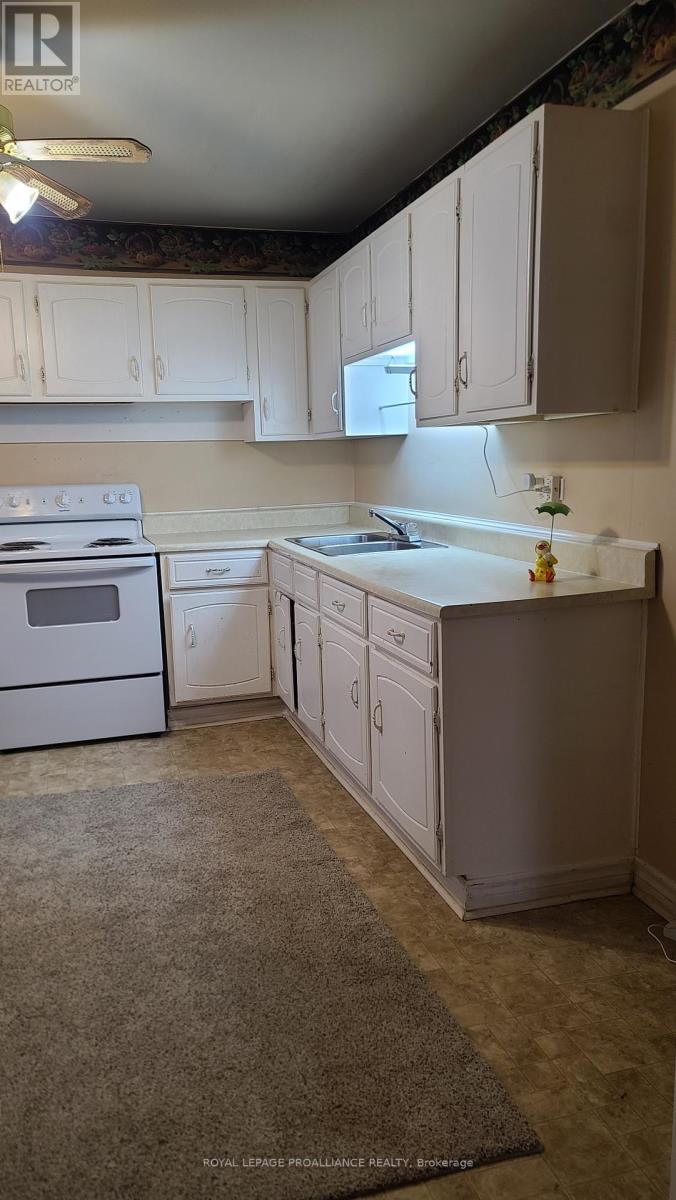 739 EDWARD STREET - 10