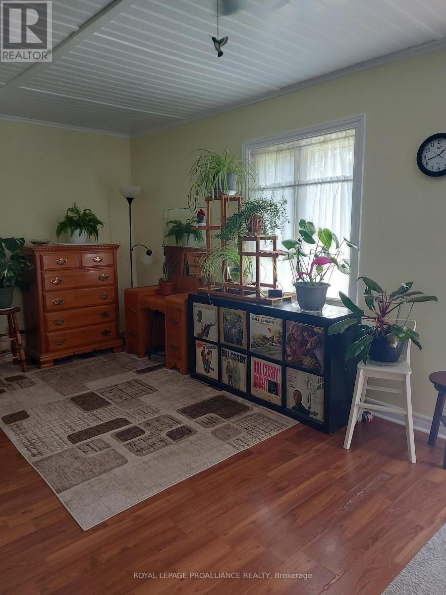 739 EDWARD STREET - 11