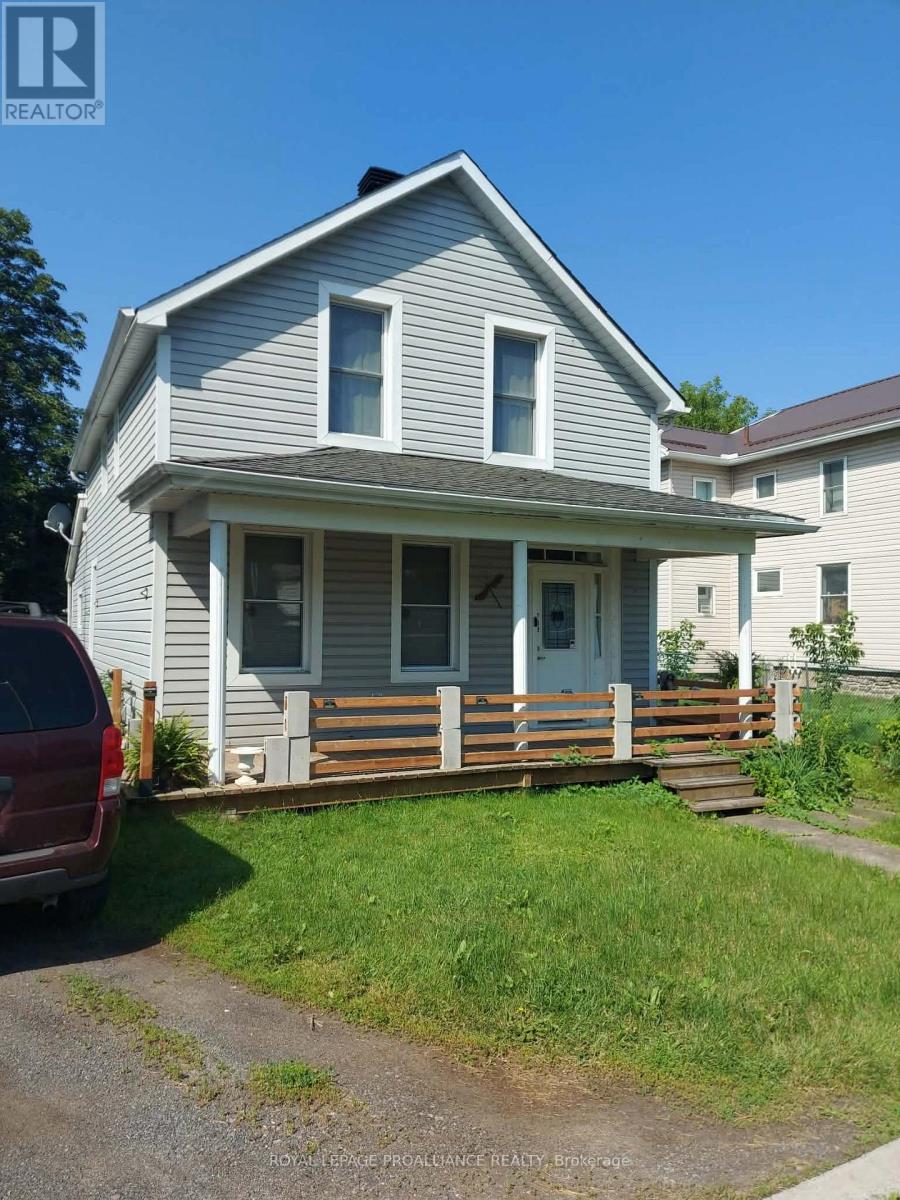 739 EDWARD STREET - 3