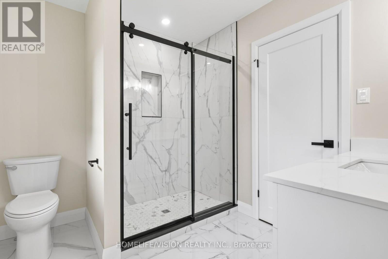 377 GRIFFITH STREET - 23