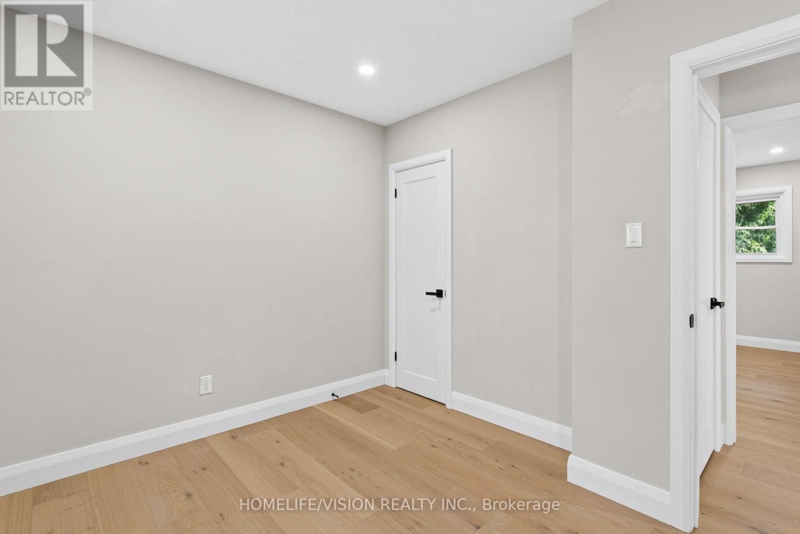 377 GRIFFITH STREET - 26