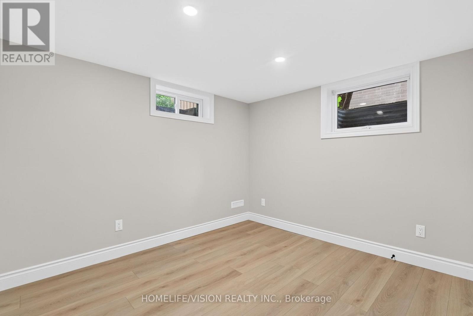 377 GRIFFITH STREET - 33