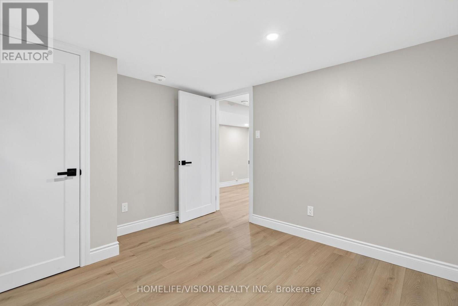 377 GRIFFITH STREET - 34