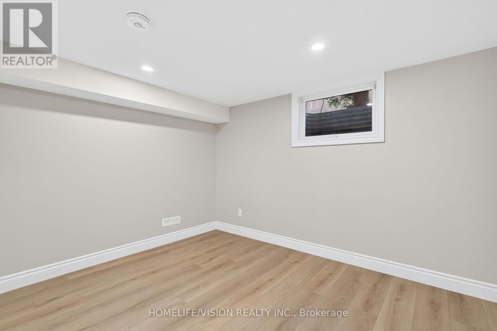 377 GRIFFITH STREET - 35