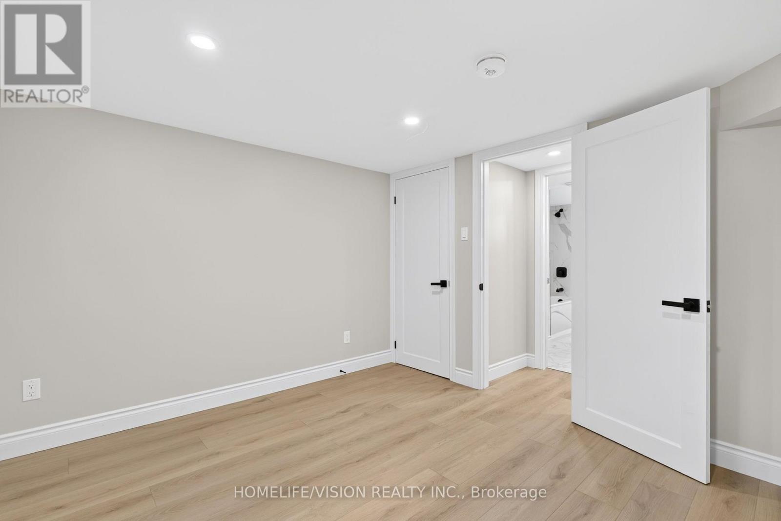 377 GRIFFITH STREET - 36