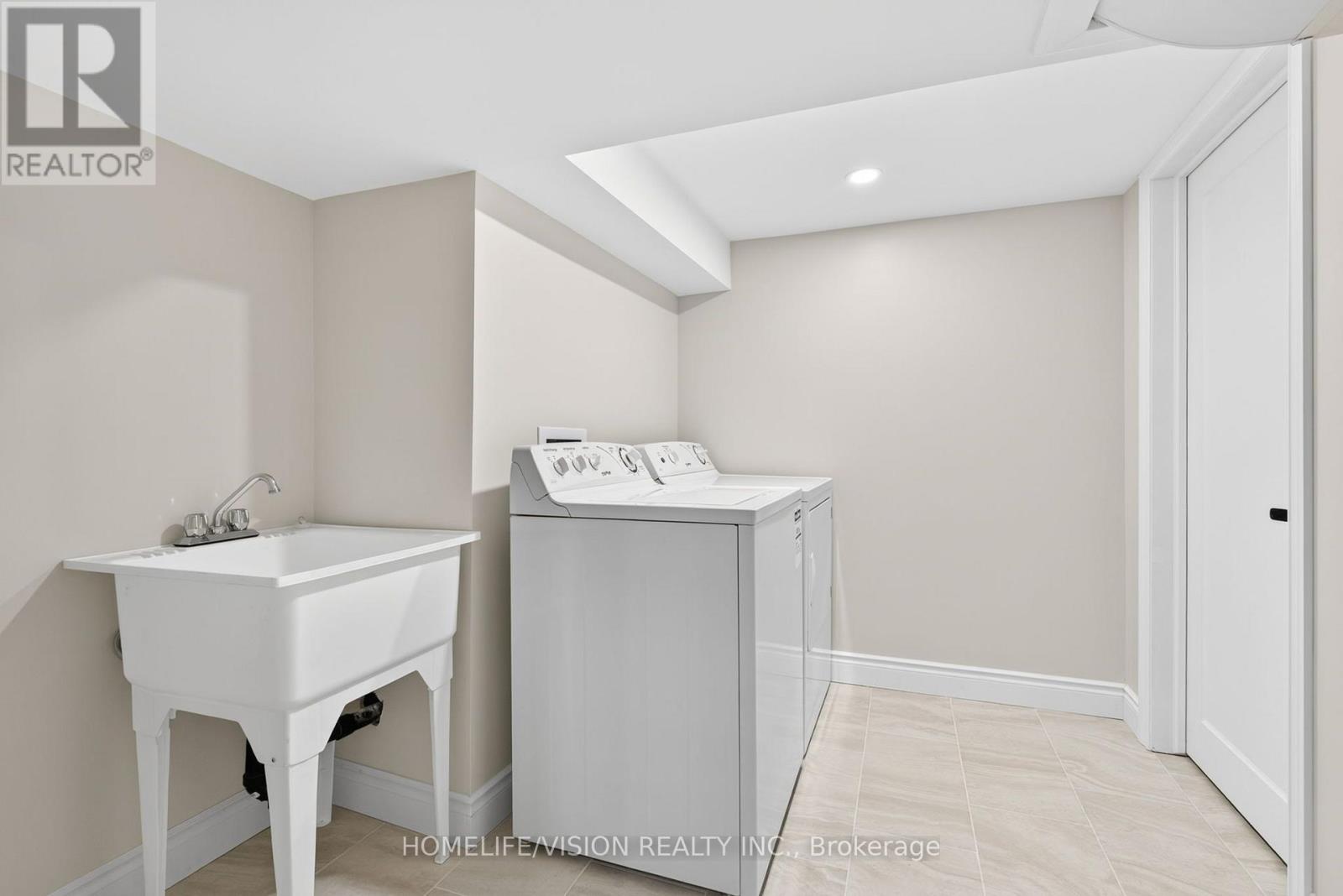 377 GRIFFITH STREET - 38