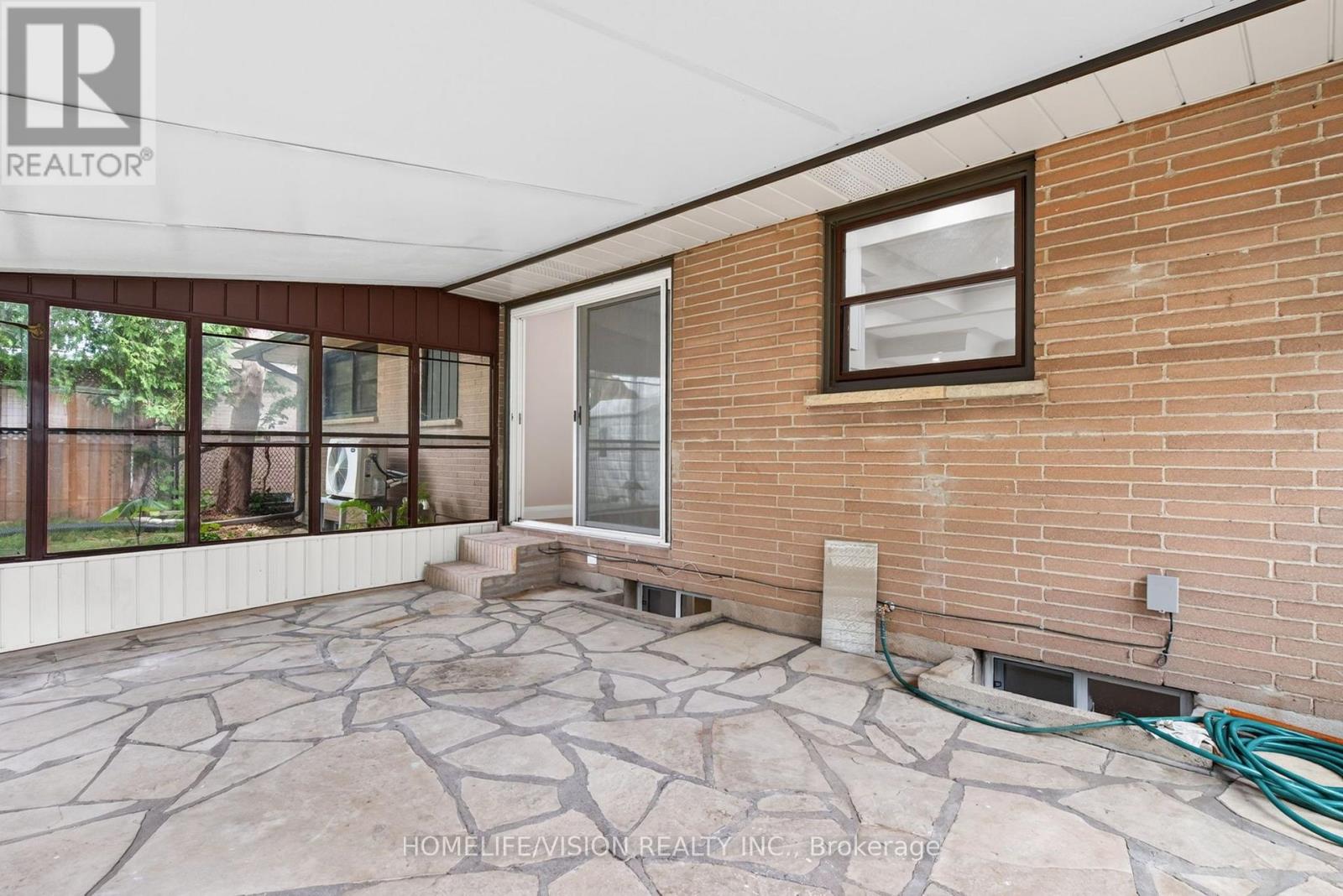 377 GRIFFITH STREET - 40