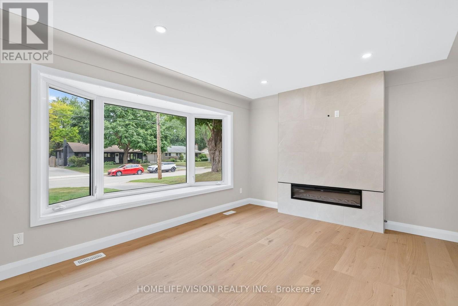 377 GRIFFITH STREET - 5