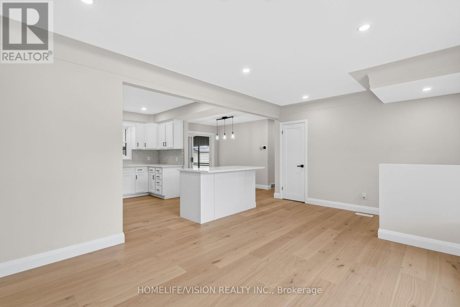 377 GRIFFITH STREET - 9