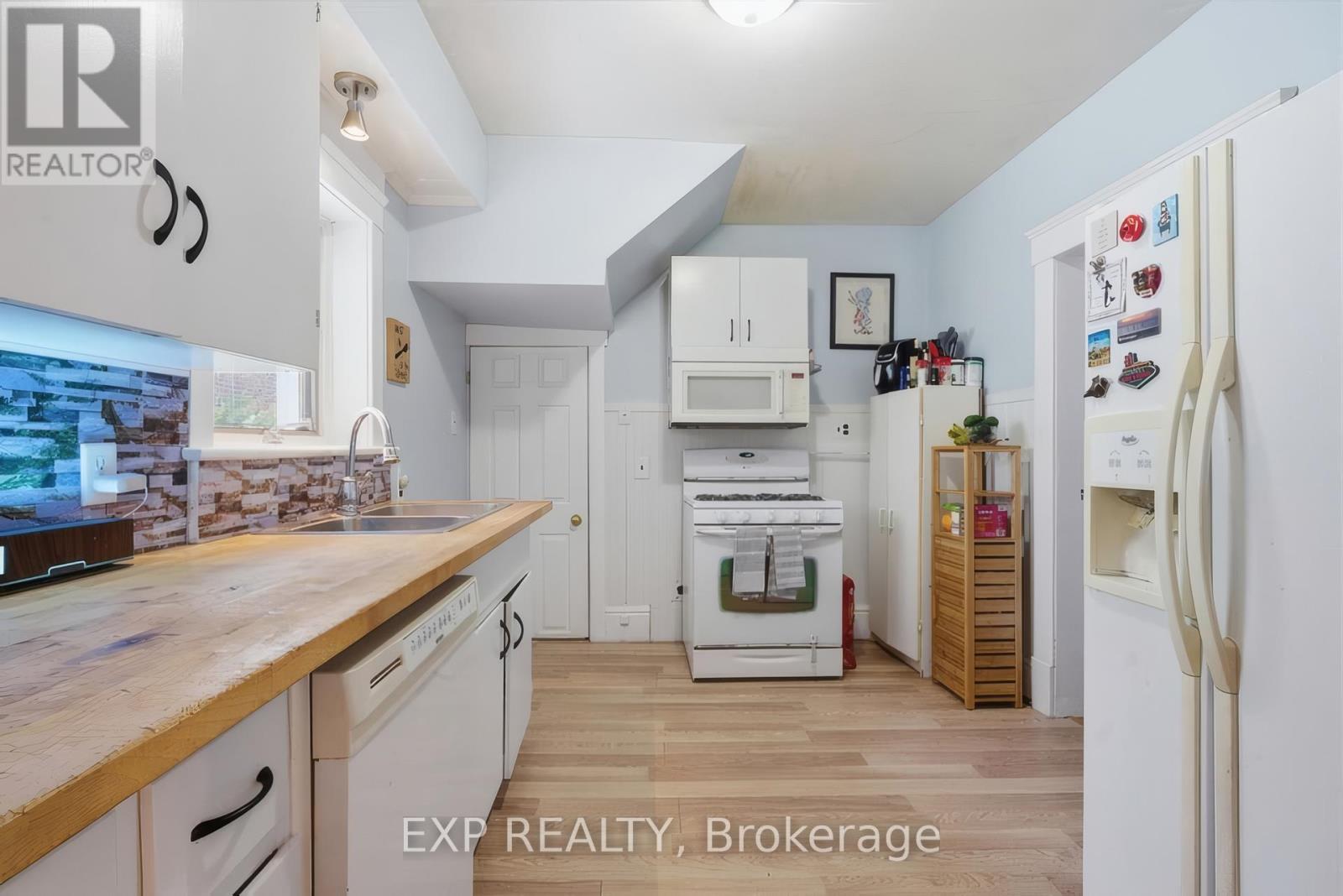 572 DOWNIE STREET - 16