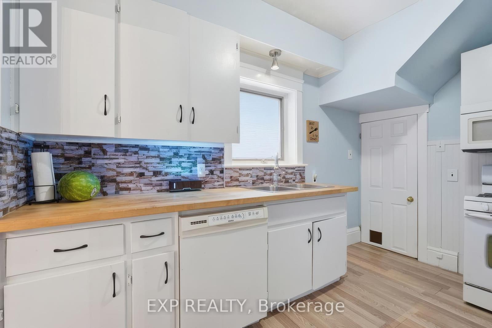 572 DOWNIE STREET - 19