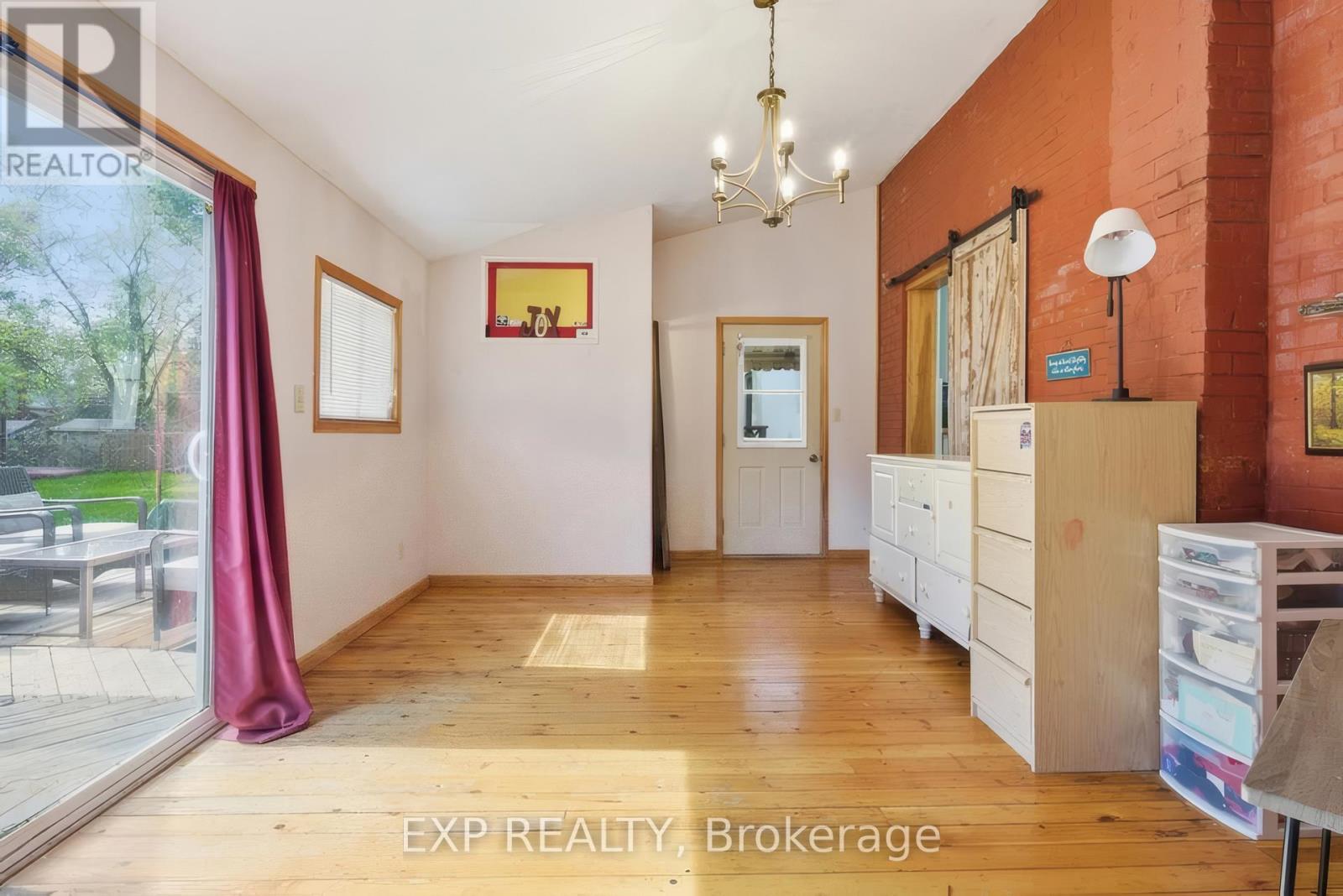 572 DOWNIE STREET - 23