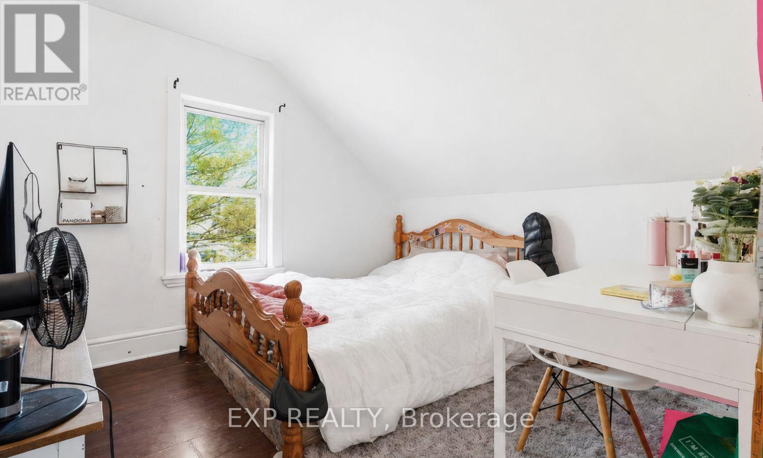 572 DOWNIE STREET - 31