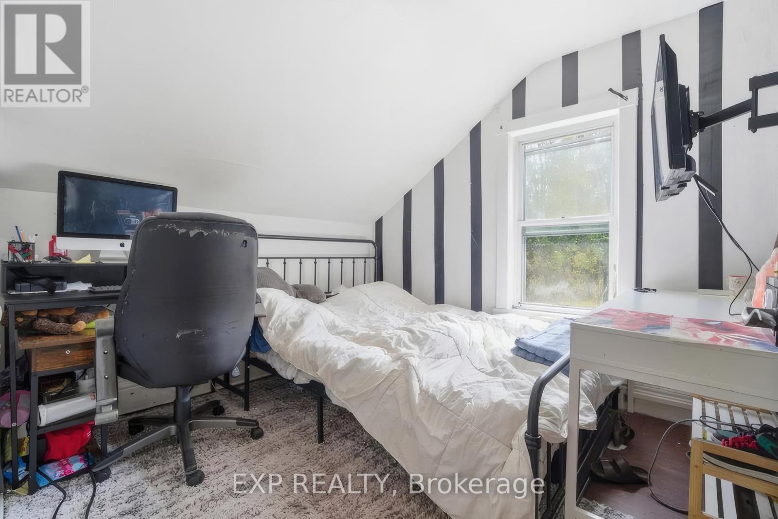 572 DOWNIE STREET - 32