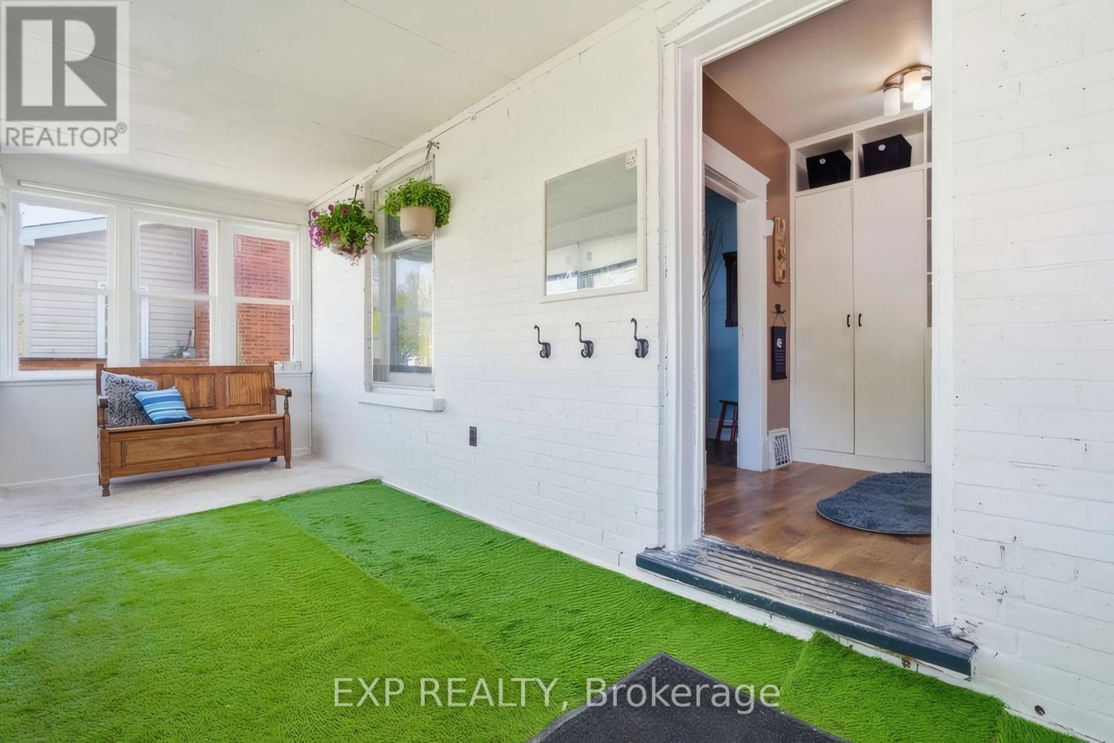 572 DOWNIE STREET - 4