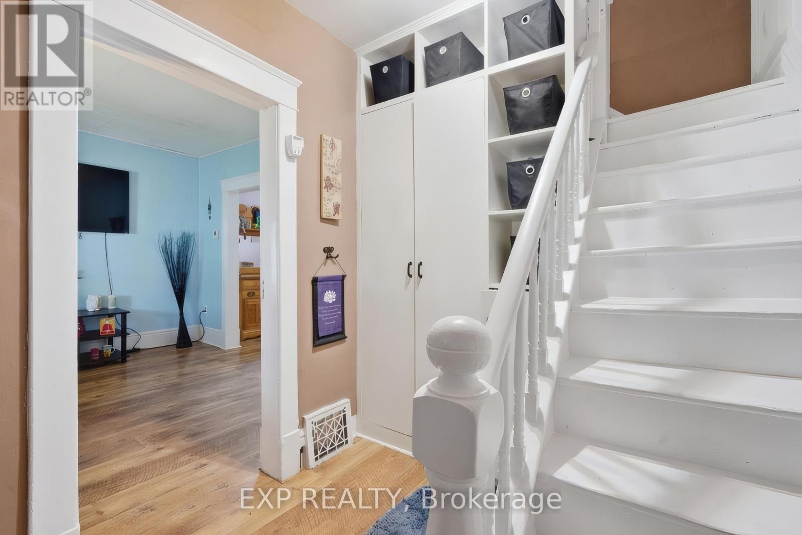 572 DOWNIE STREET - 7
