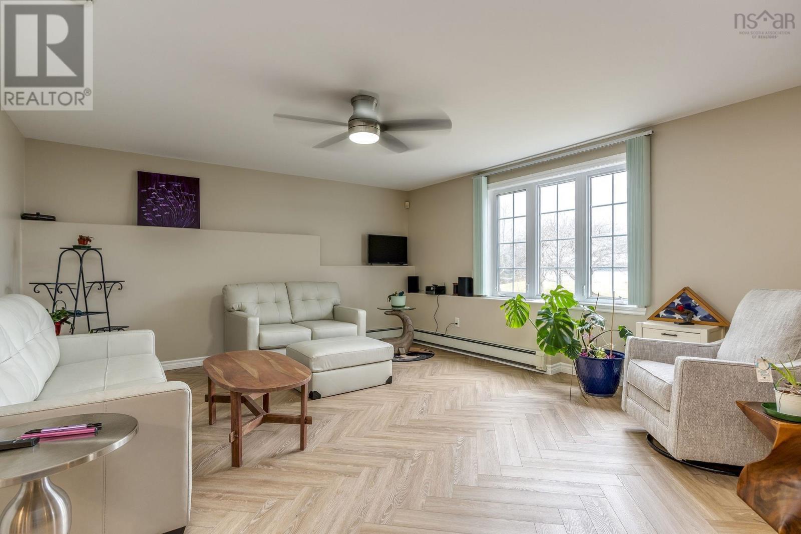 228 Ostrea Lake Road - 18