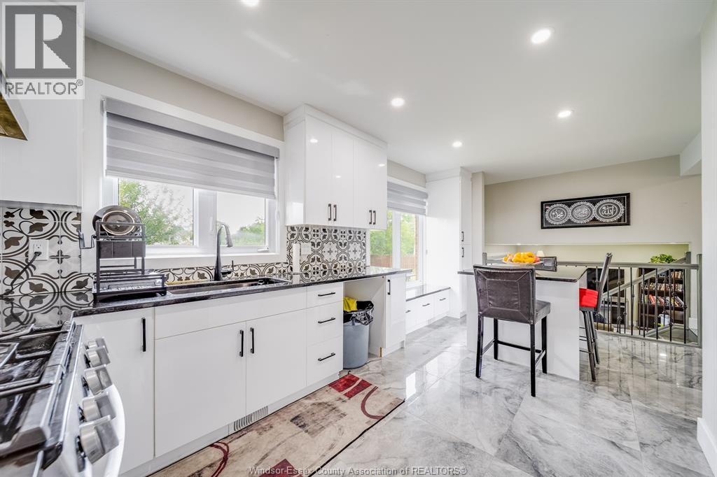 2405 ROXBOROUGH BOULEVARD - 19