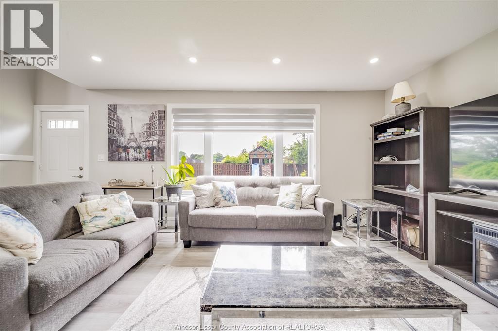 2405 ROXBOROUGH BOULEVARD - 34