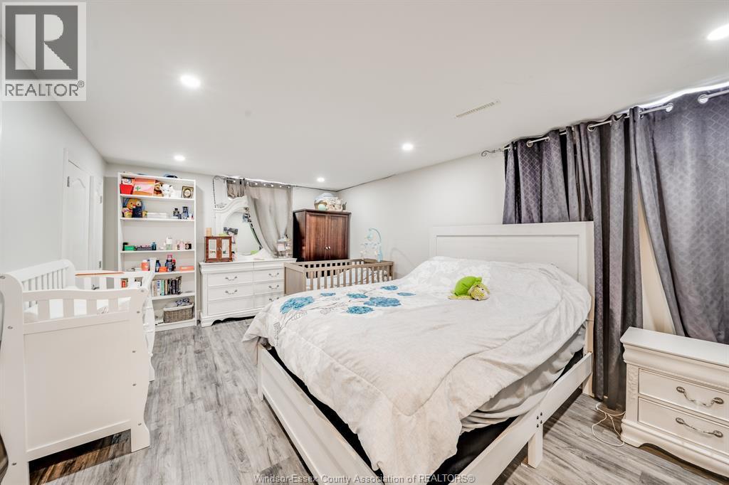 2405 ROXBOROUGH BOULEVARD - 38