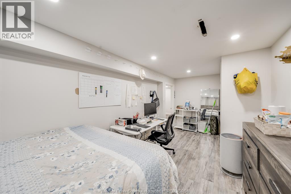 2405 ROXBOROUGH BOULEVARD - 41