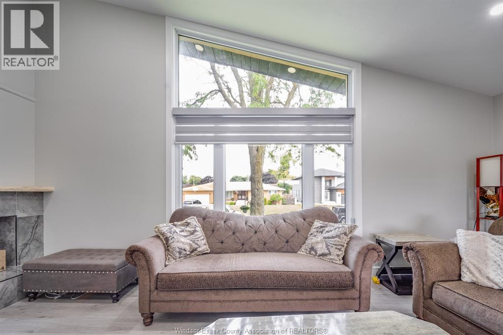 2405 ROXBOROUGH BOULEVARD - 8