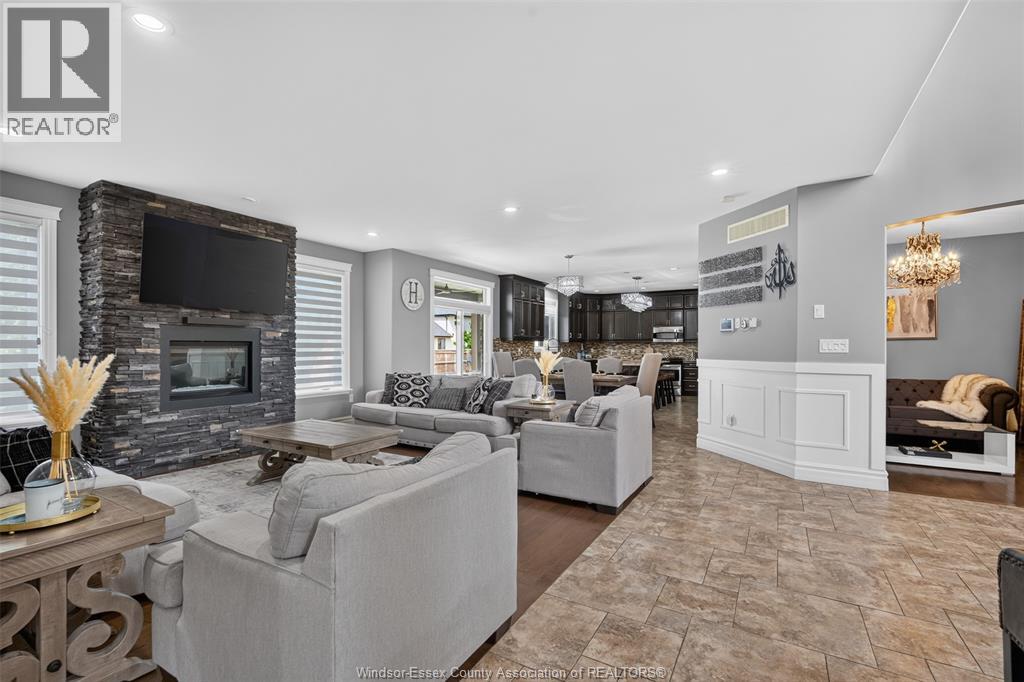 1092 REGENCY CRESCENT - 10