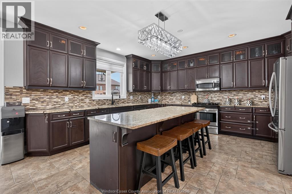 1092 REGENCY CRESCENT - 12