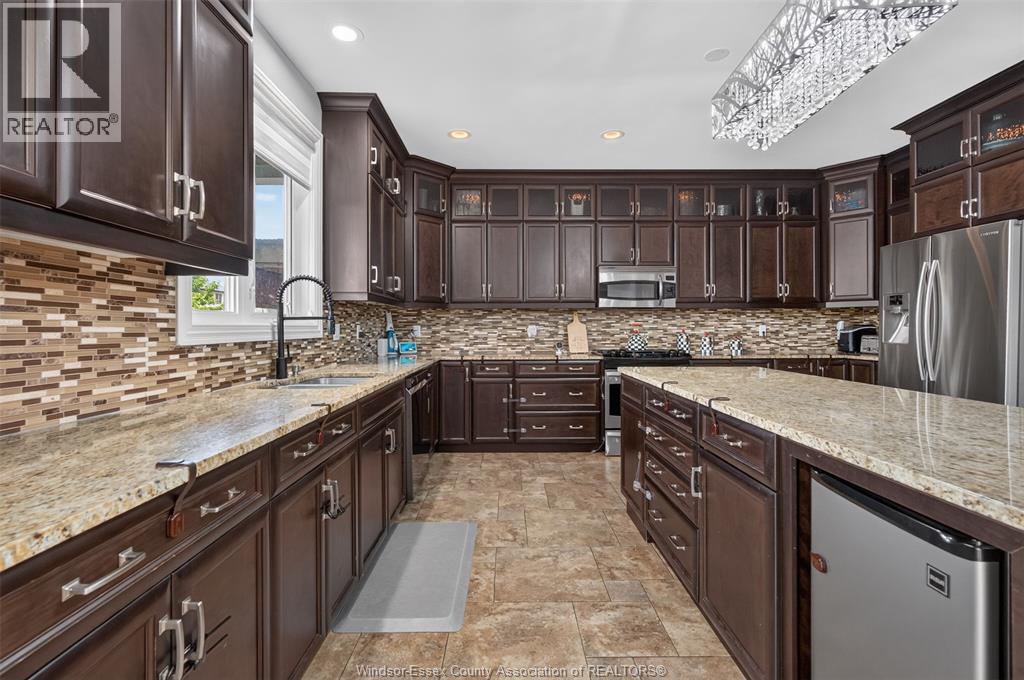 1092 REGENCY CRESCENT - 13