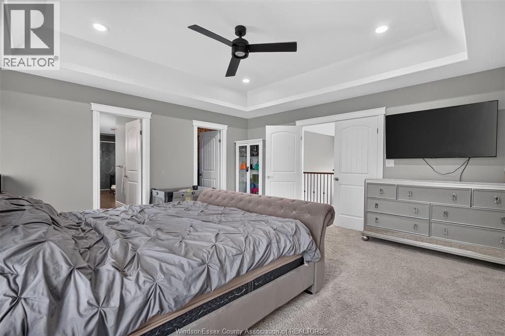 1092 REGENCY CRESCENT - 24