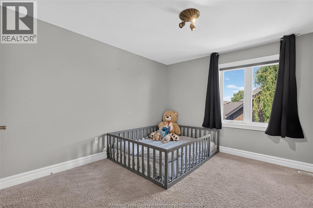 1092 REGENCY CRESCENT - 27
