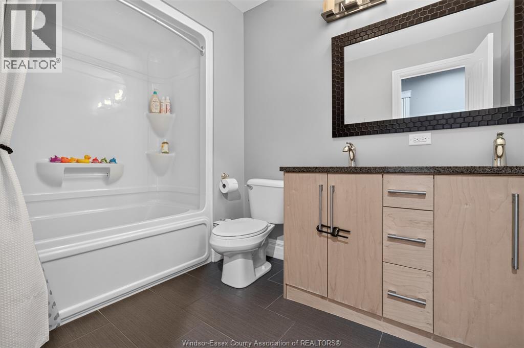 1092 REGENCY CRESCENT - 30