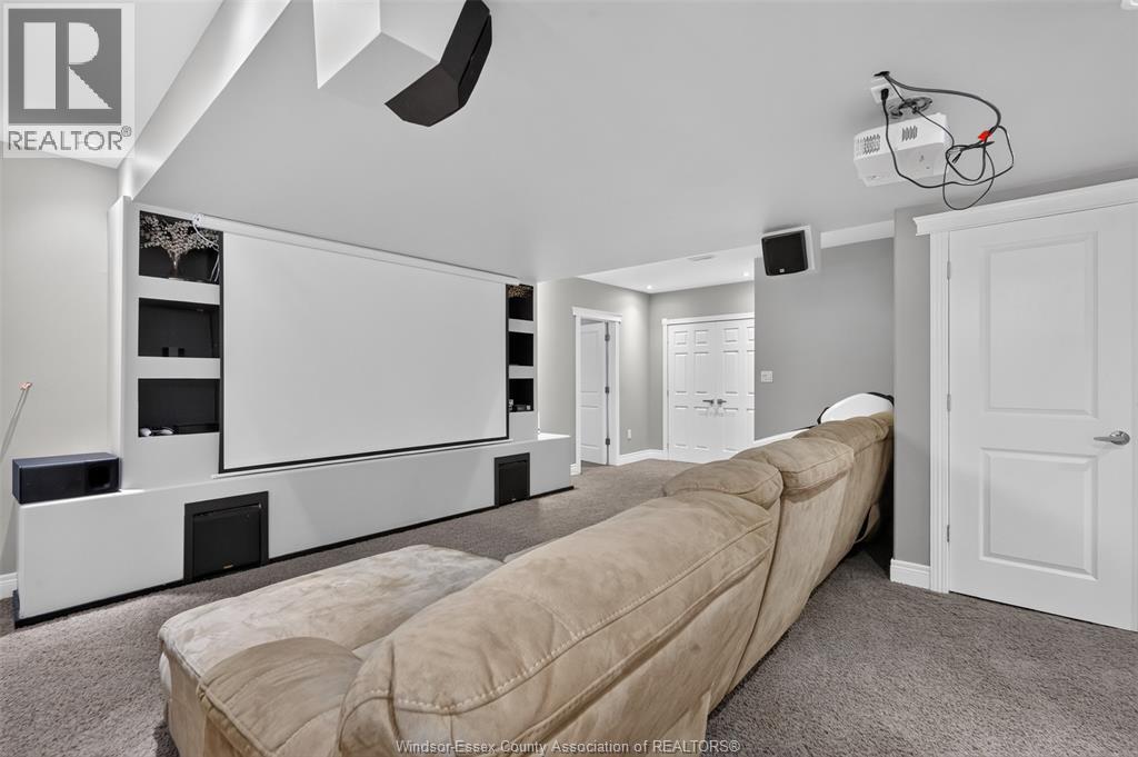 1092 REGENCY CRESCENT - 32