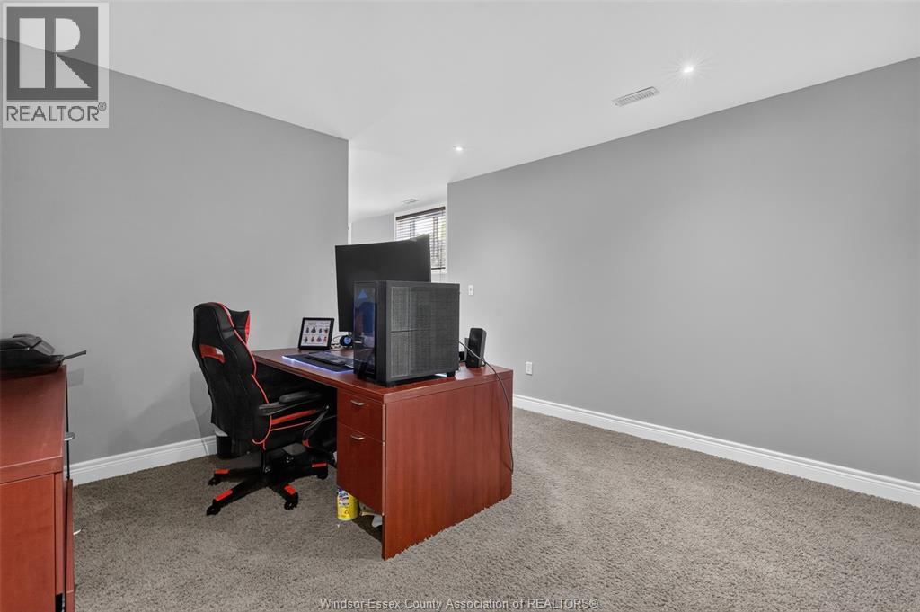 1092 REGENCY CRESCENT - 35