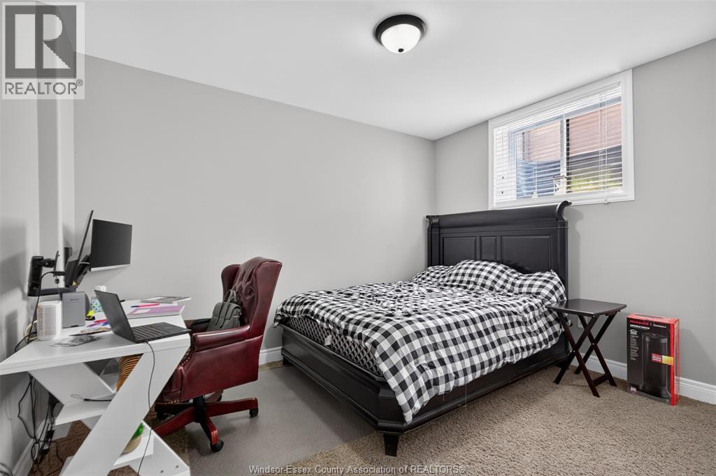 1092 REGENCY CRESCENT - 37