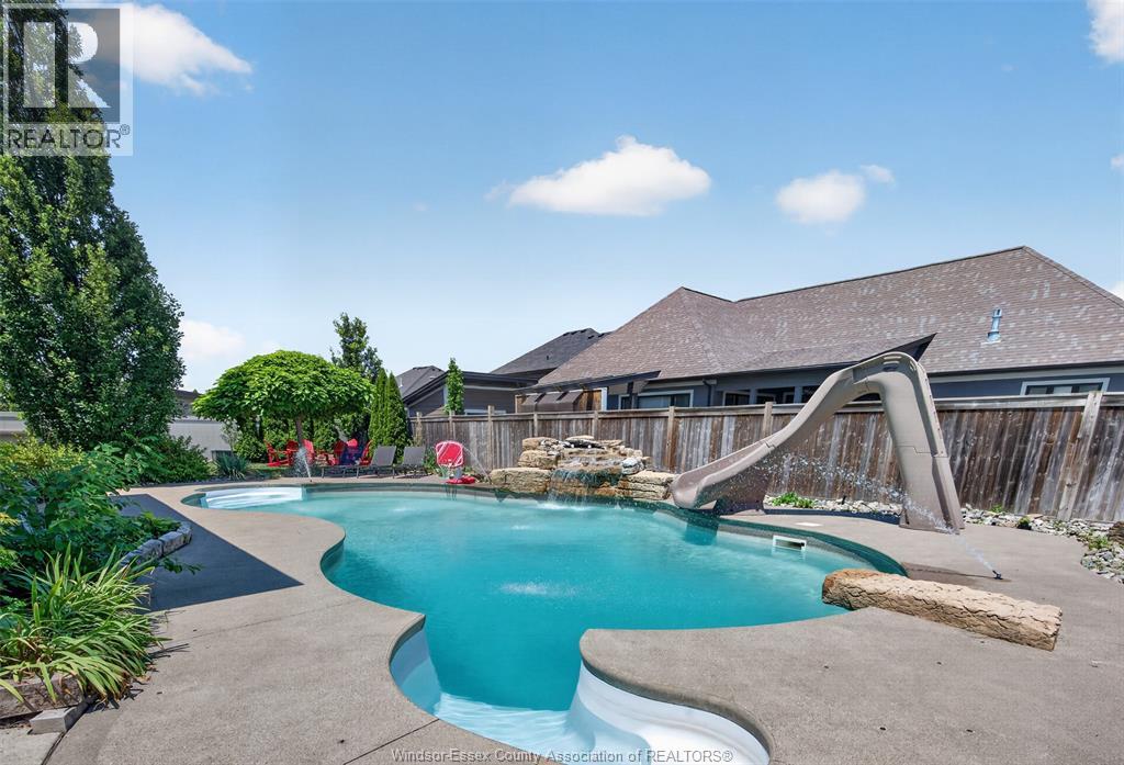 1092 REGENCY CRESCENT - 40