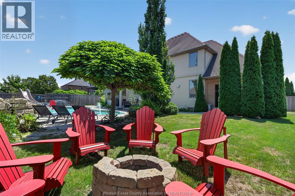 1092 REGENCY CRESCENT - 44