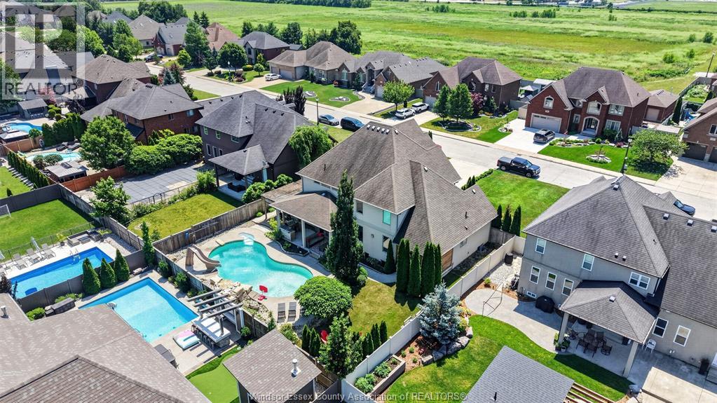 1092 REGENCY CRESCENT - 48