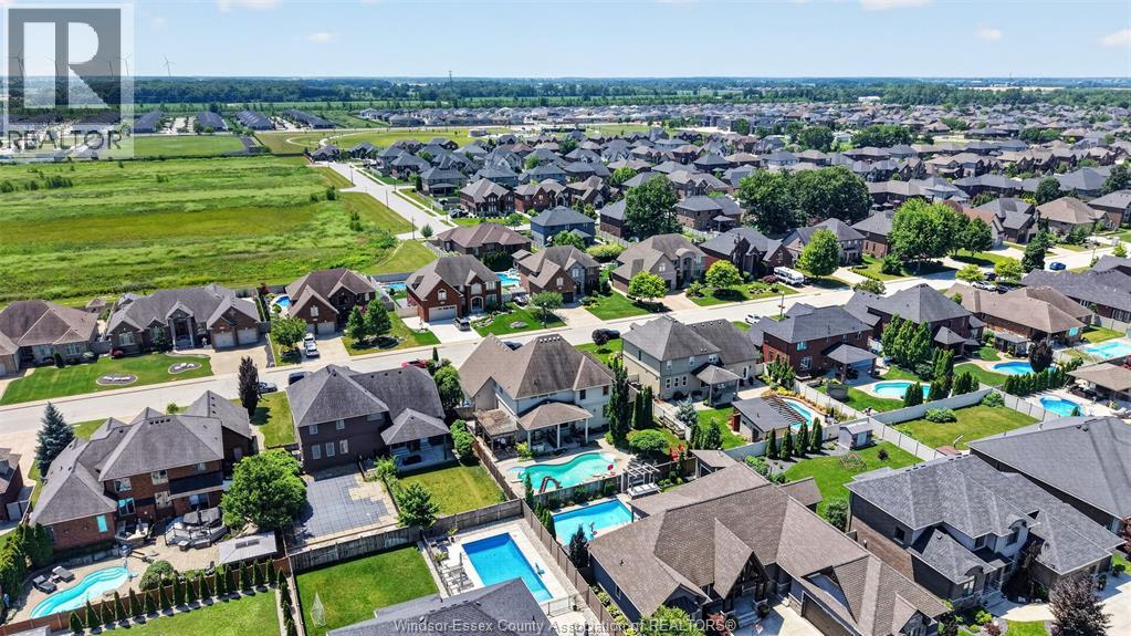 1092 REGENCY CRESCENT - 50