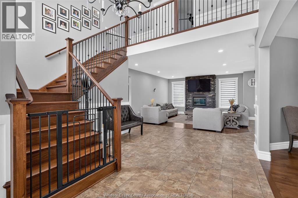 1092 REGENCY CRESCENT - 6
