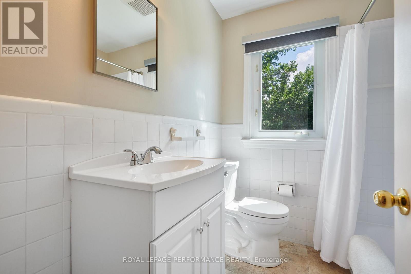 3 Bed, 2 Bath House for Rent in Ottawa – 2243 HILLARY AVENUE, Ottawa – MLS# X13530104 - Image 17