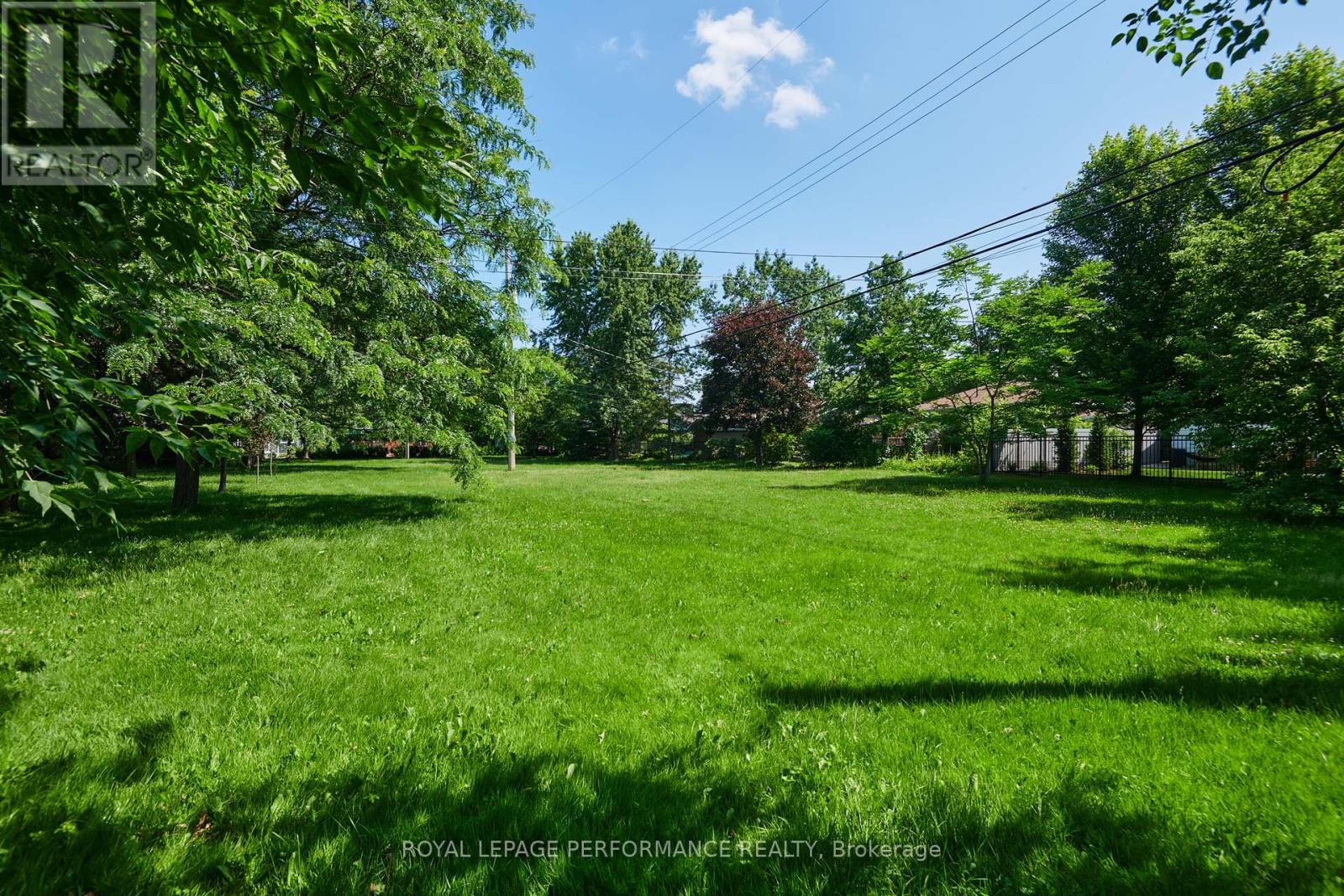 3 Bed, 2 Bath House for Rent in Ottawa – 2243 HILLARY AVENUE, Ottawa – MLS# X13530104 - Image 33