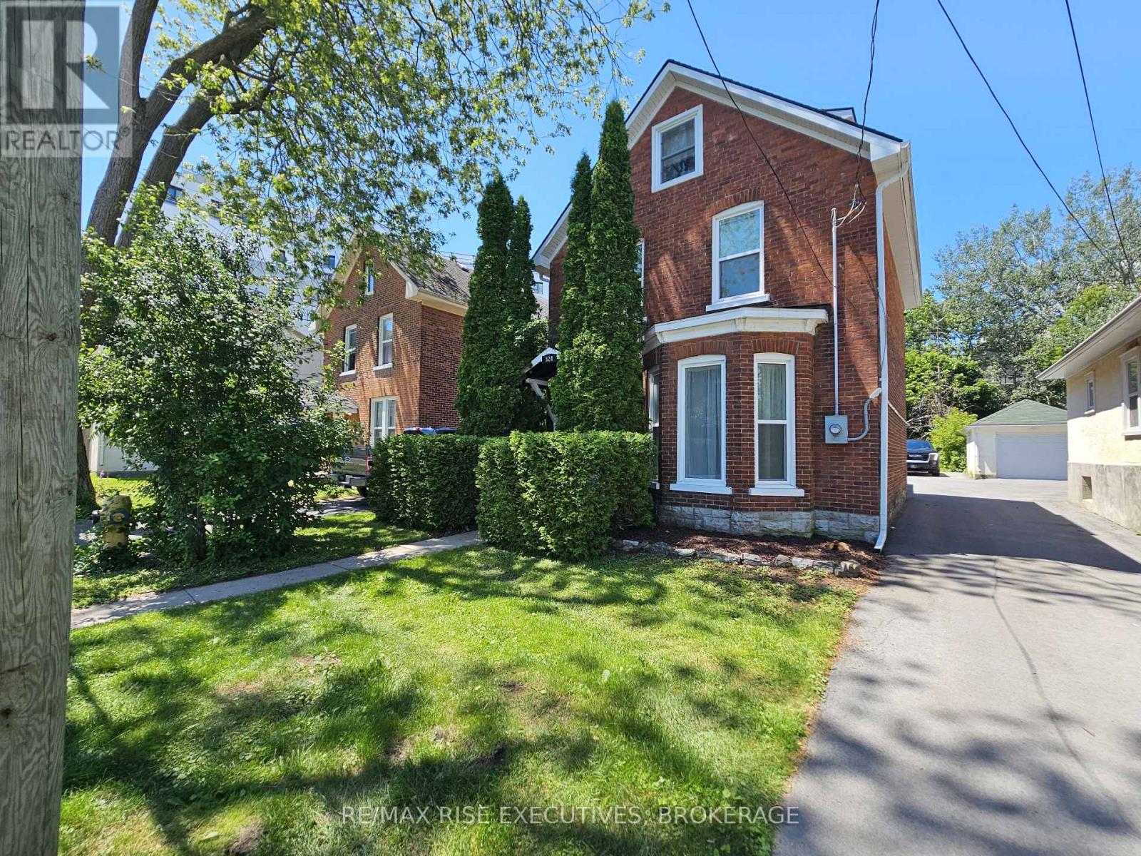 524 FRONTENAC STREET - 35