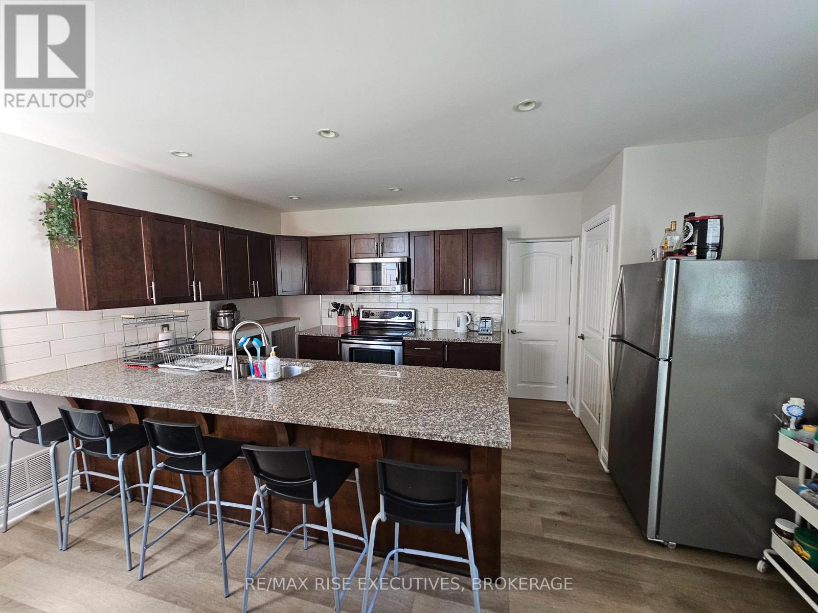 524 FRONTENAC STREET - 7
