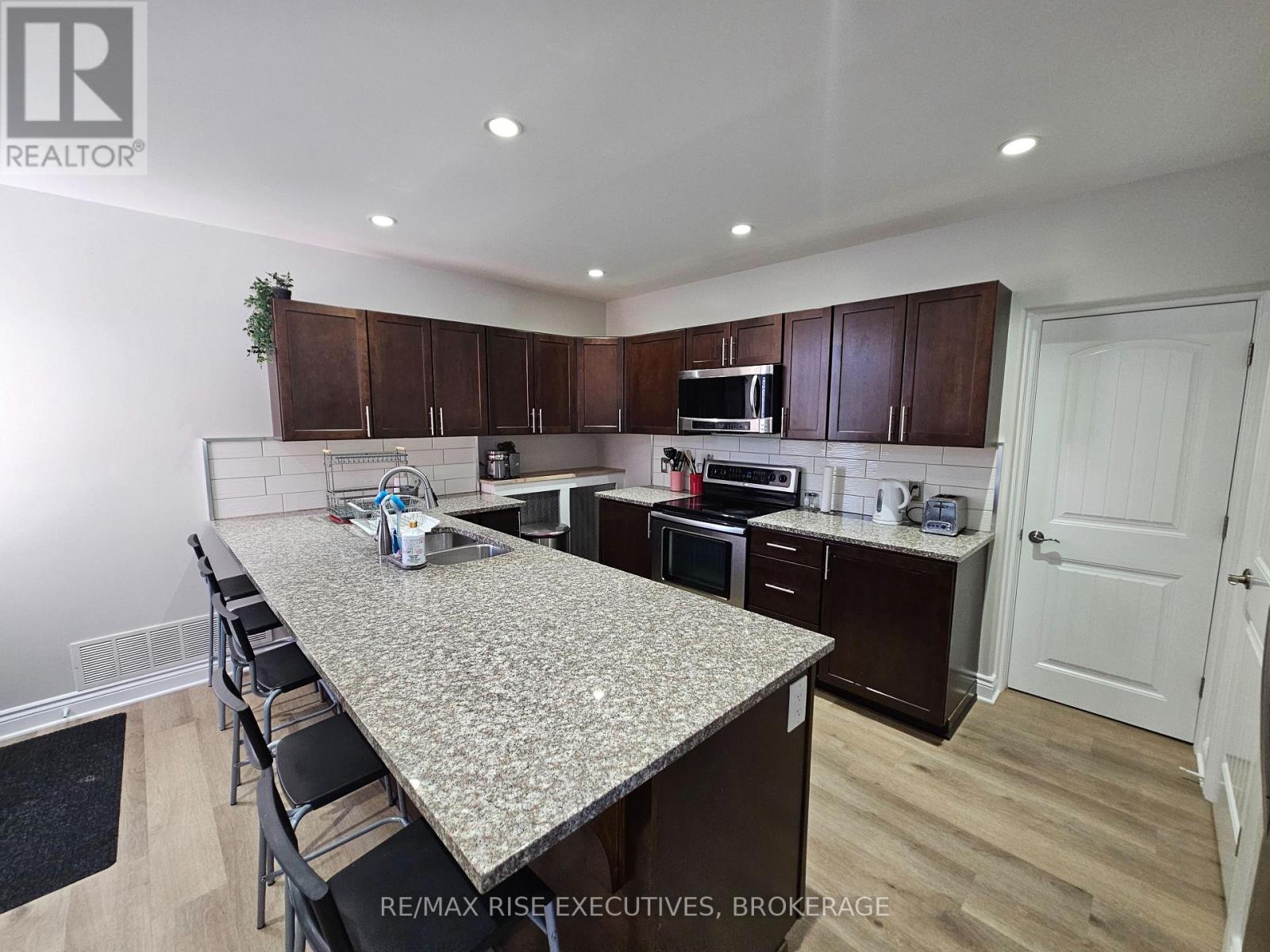 524 FRONTENAC STREET - 8