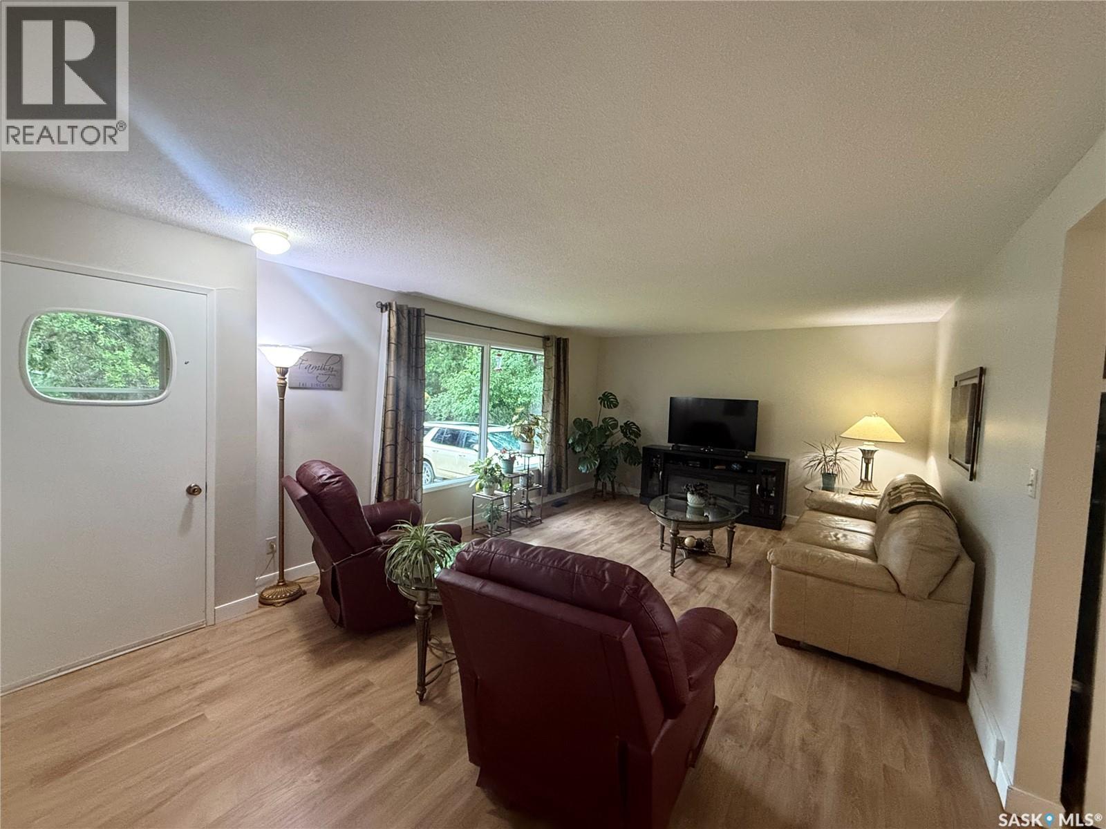 214 Brian STREET - 6
