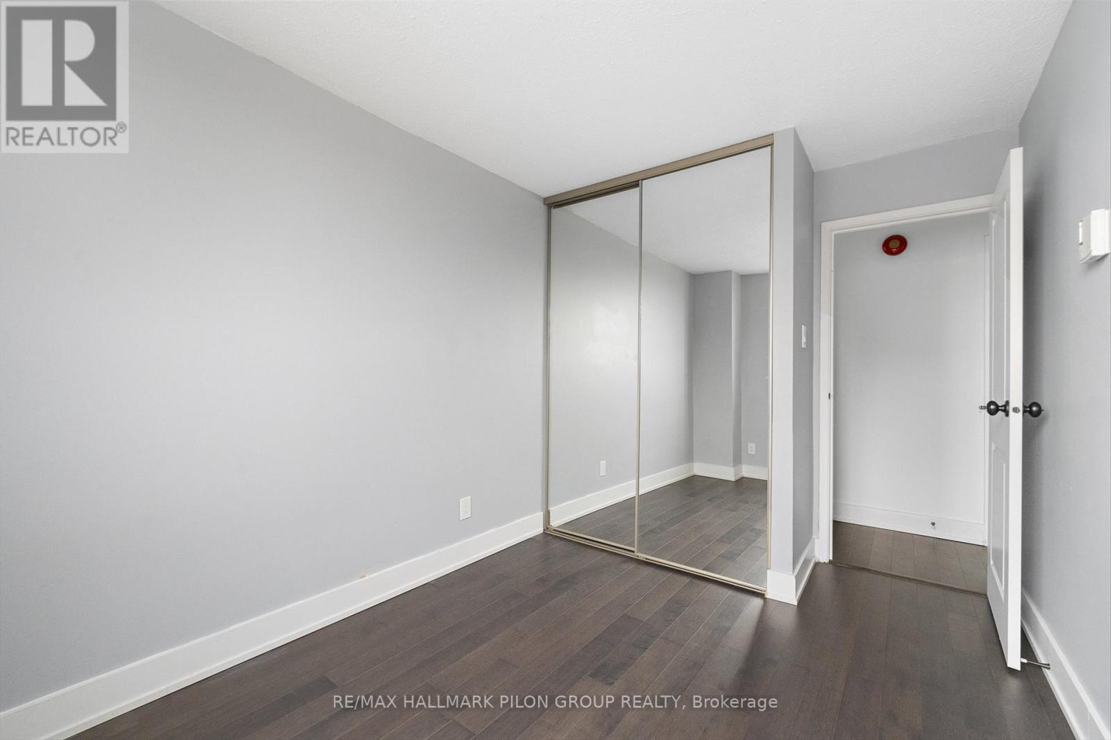#902 154 NELSON STREET - 17