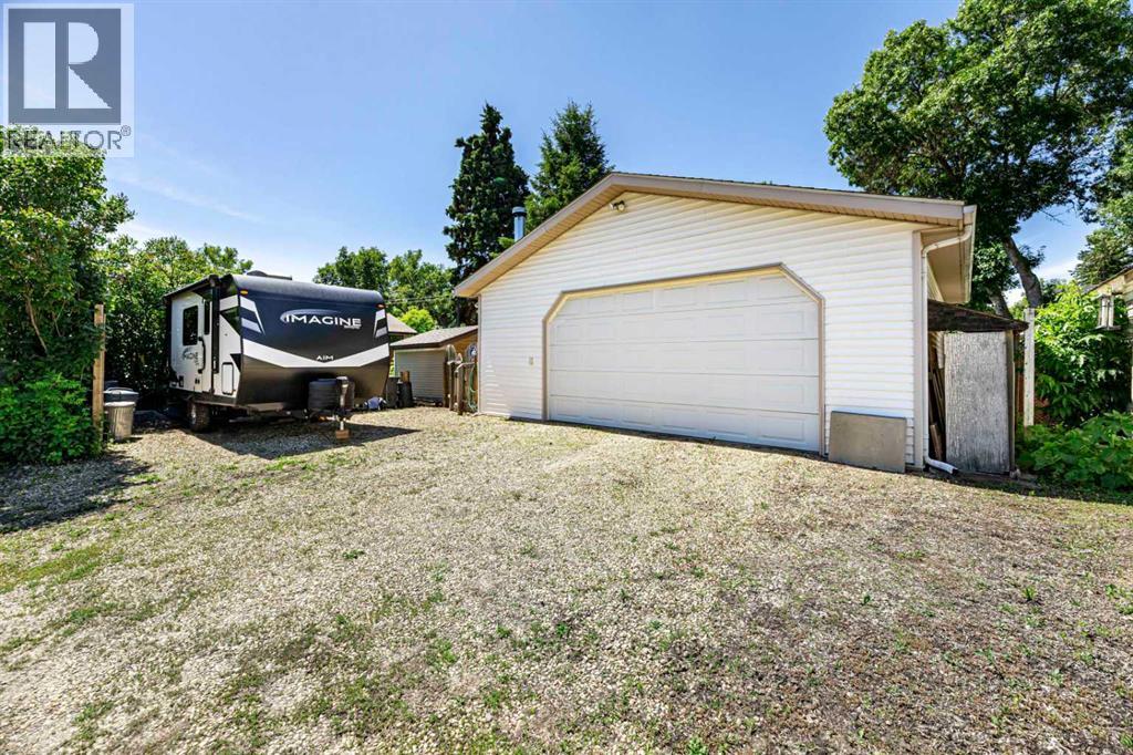 5305 44 Avenue — photo 45