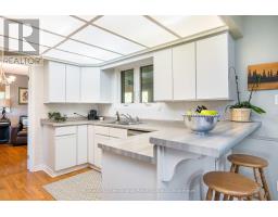 Kitchen - 126 Brambel Road, Oro Medonte, ON L0L2L0 Photo 11