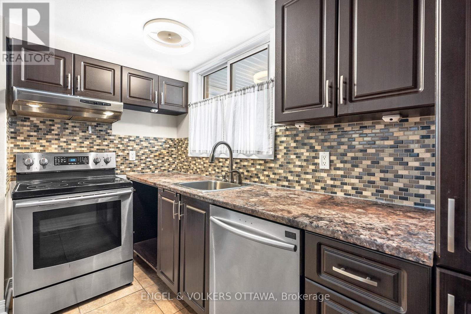 #109 6532 BILBERRY DRIVE - 15